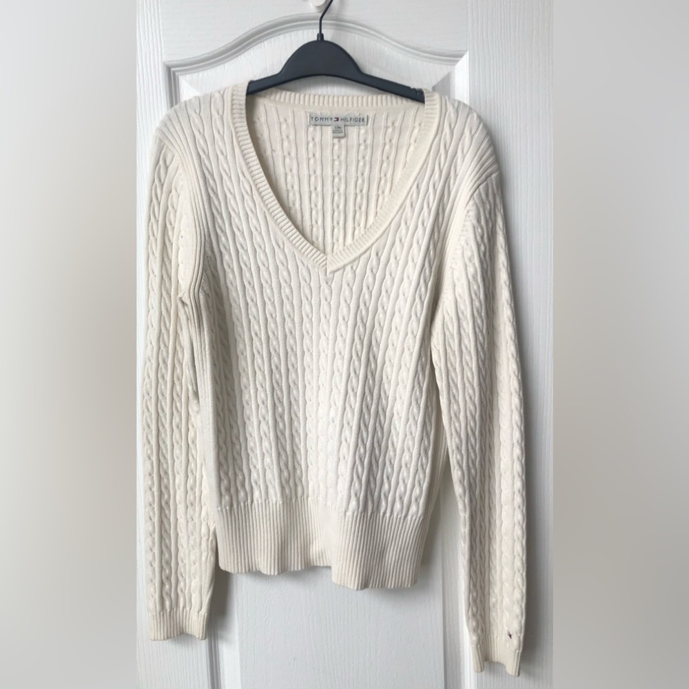 Ladies Tommy Hilfiger V-Neck Cableknit Sweater in Creme-Size Large (runs small)